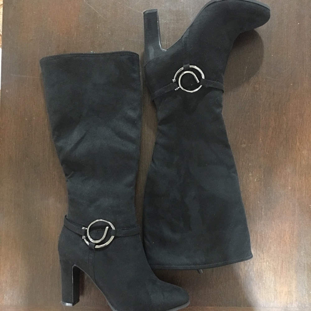 Black Heeled Boots with Buckle